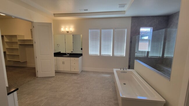 Building Photo - Washington Fields 4 bed | 3 1/2 bath | 3 c...