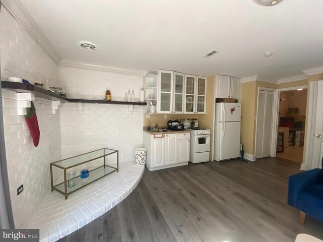 Building Photo - 8207 Stationhouse Ct