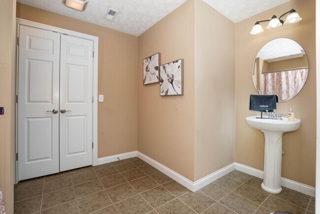 Building Photo - New! Large home in Great suburban neighborhood.