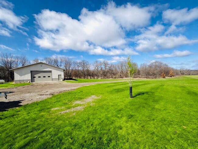 Building Photo - MUST SEE!  Gorgeous - Fully Furnished - New Construction Home in Delano.  No Detail Left To Be De...