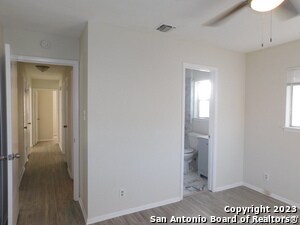 Building Photo - 923 Spring Park St