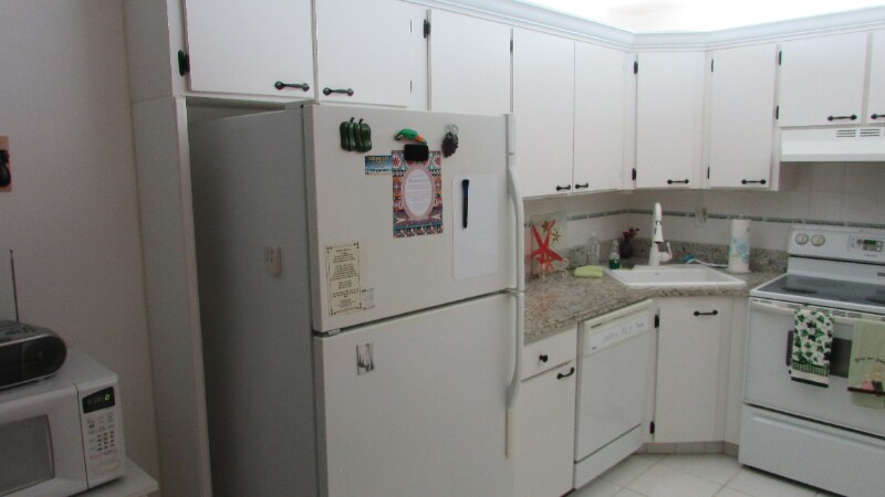 Building Photo - 2699 Pine Ridge Way E