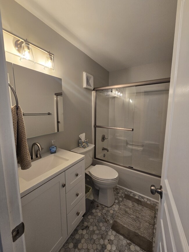 Building Photo - 490 S Barnett Shoals Rd