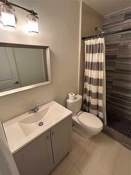 Building Photo - 2321 Grant St