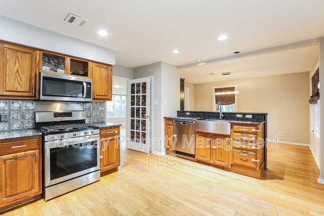 Building Photo - 5 Isla Ct