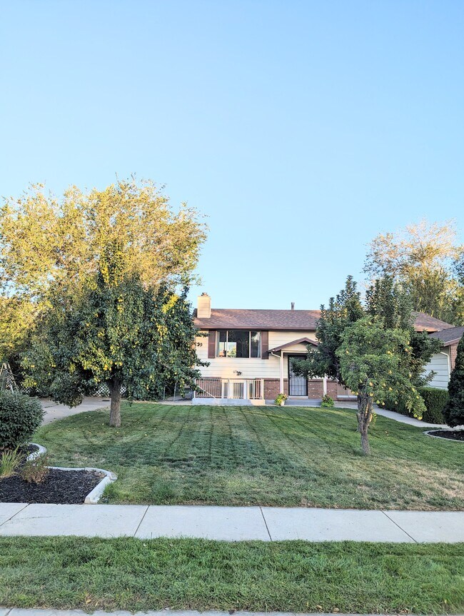 Building Photo - 18 E 900 S