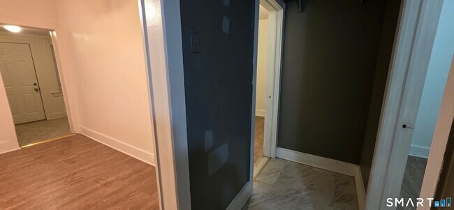 Building Photo - 137 Birch St