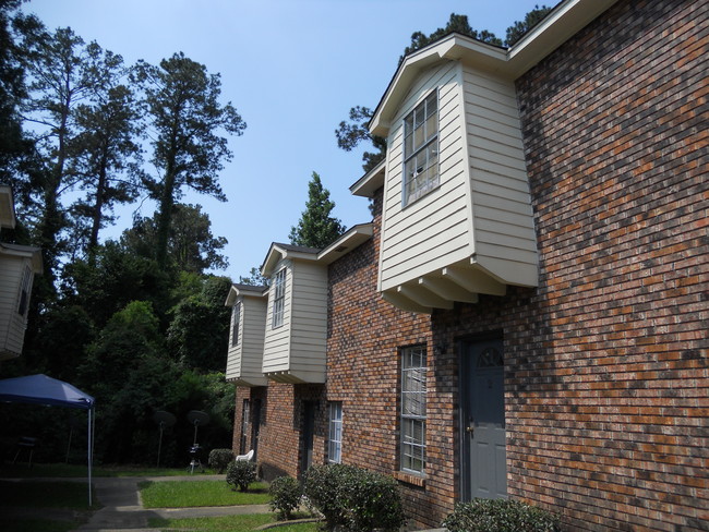 Building Photo - Pine Grove Apartments