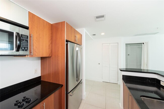 Building Photo - 300 S Biscayne Blvd
