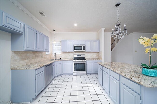 Building Photo - 427 Birch Hill Dr