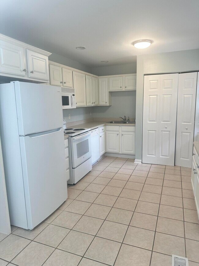 Building Photo - 2908 Argyle Dr