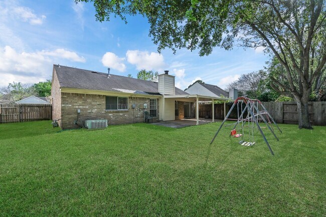 Building Photo - 4511 Alamo Ave