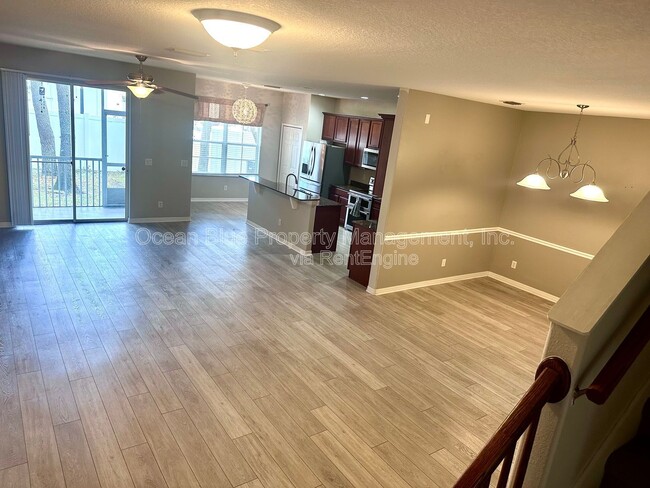 Building Photo - 1525 Hillview Ln