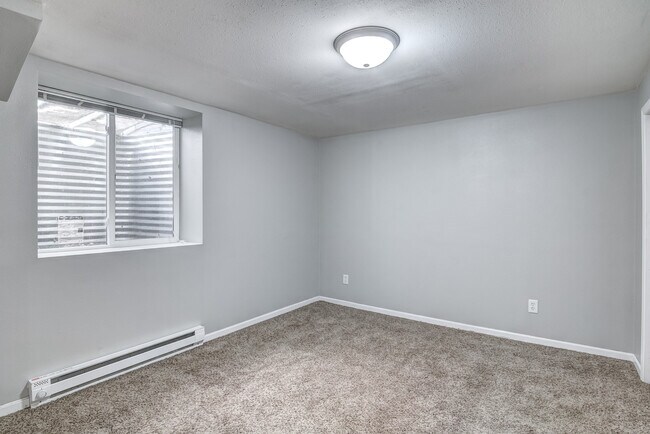 Building Photo - 2228 Peters Dr