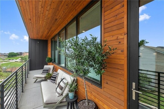 Building Photo - 900 S 1st St