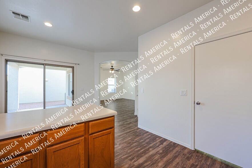 Building Photo - 323 N 76th Pl