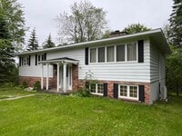 Building Photo - Lakeside 5 Bedroom 3 Bath Home!