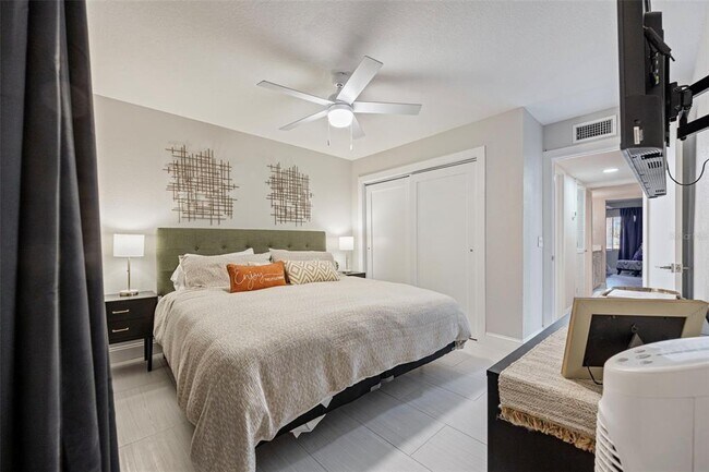 Building Photo - 1008 Apollo Beach Blvd