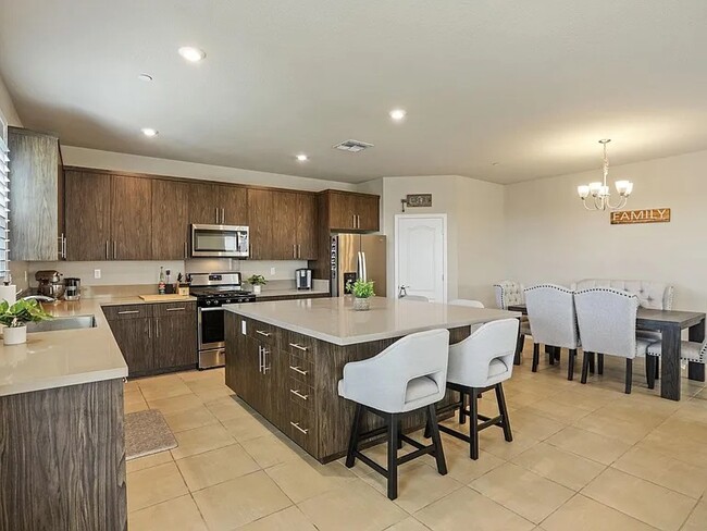 Building Photo - 2742 Carnation Way