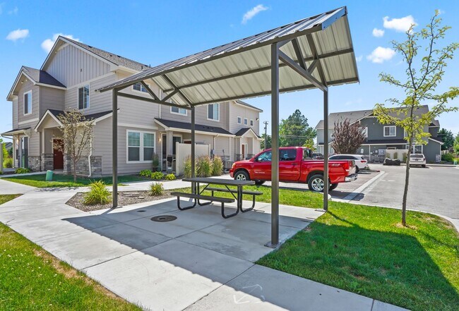 Building Photo - 7485 N Lucy Rose Ln