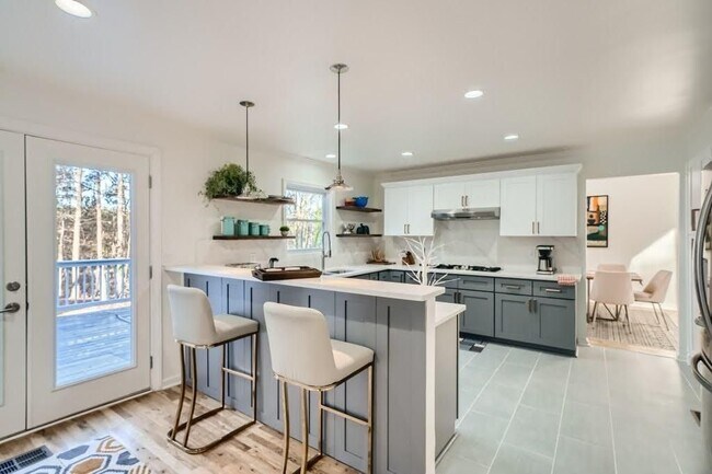 Building Photo - 4438 Glengary Dr NE