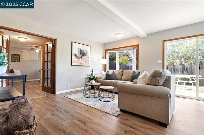 Building Photo - 207 Midway Dr