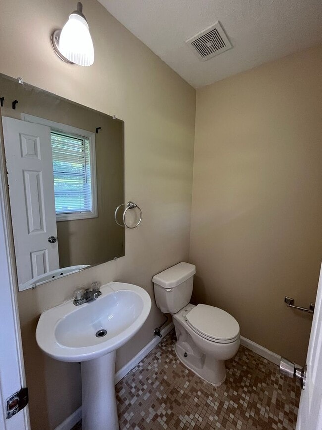 Building Photo - Beautiful Home Located Off Of Whitesville ...
