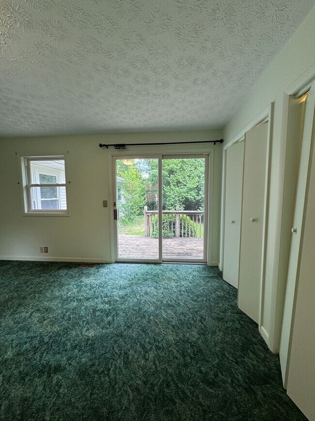 Building Photo - 3025 Greenbrier Ave