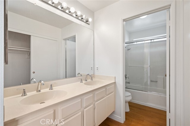 Building Photo - 2800 Plaza del Amo