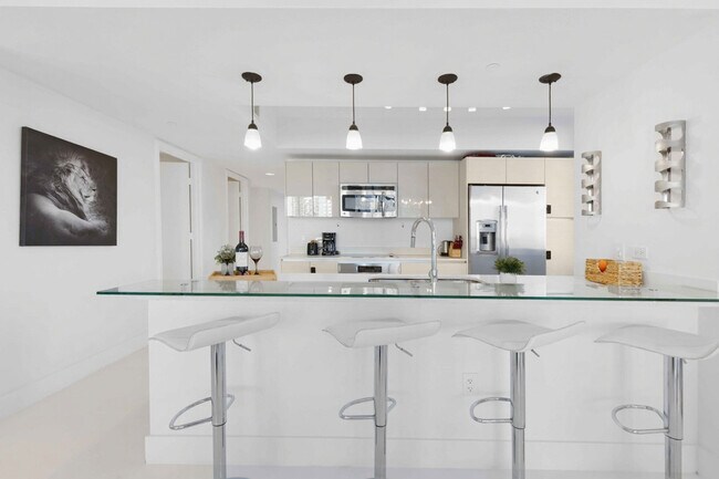 Building Photo - 2602 E Hallandale Beach Blvd