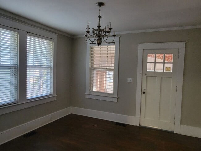 Building Photo - 3 Bedroom 1.5 bath House Florence!