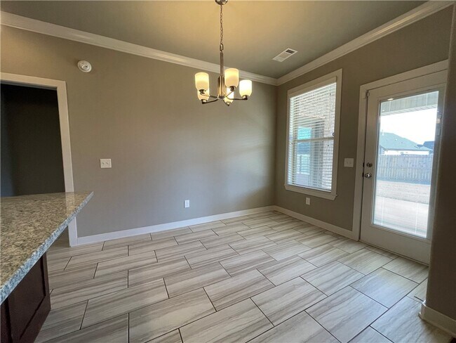 Building Photo - 3003 SW Satinwood Ave