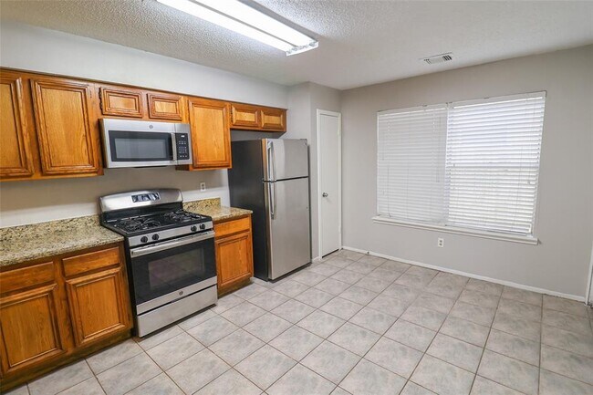 Building Photo - 1546 Ridgebriar Dr
