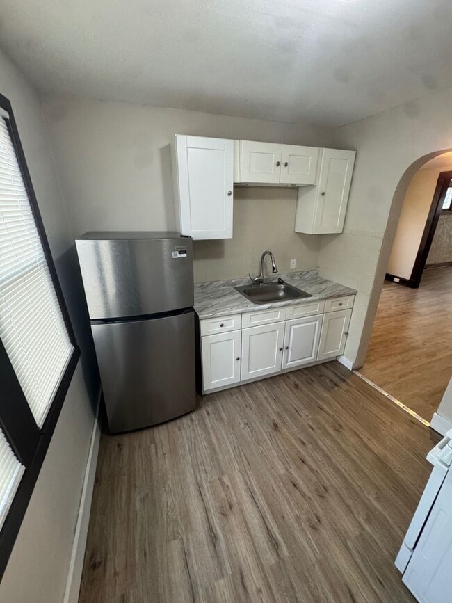 Building Photo - 3245 W 99th St