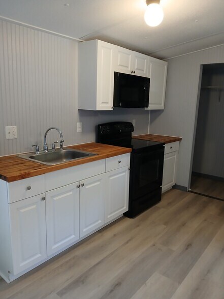 Building Photo - 4240 Morlock Ln