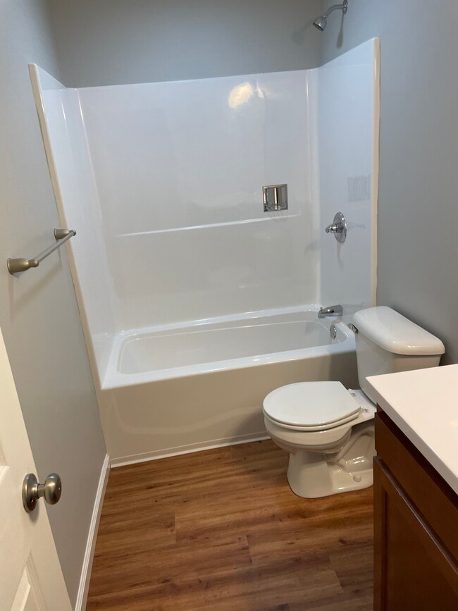 upstairs bathroom - 1203 Remington Park Dr