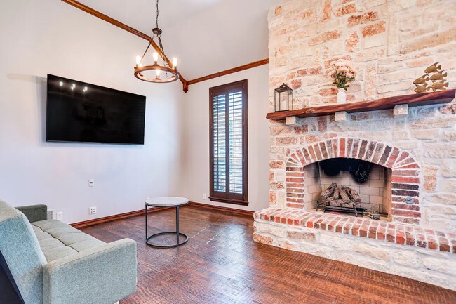 Building Photo - 2045 Weston Rd