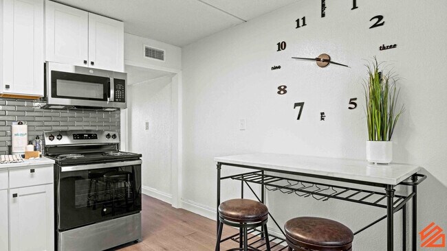 Building Photo - 556 Coral Ct