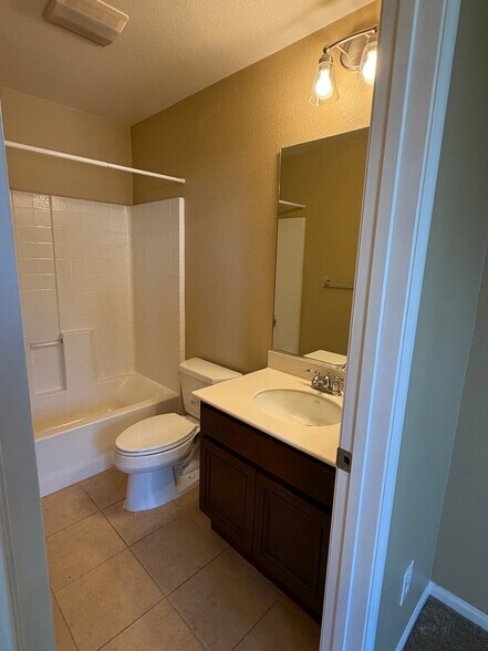 Building Photo - 2285 Huntington Point Rd