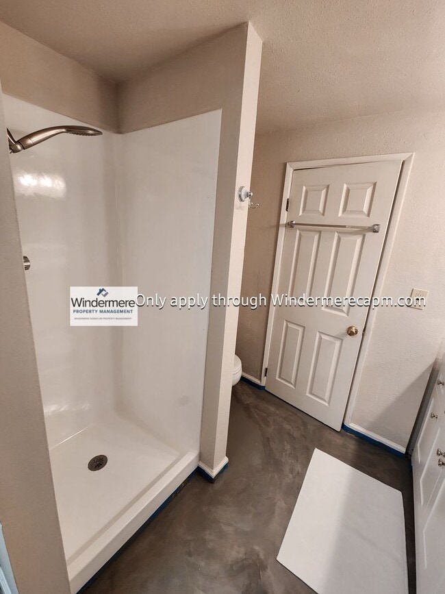 Building Photo - 2330fs