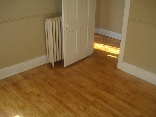 Building Photo - 206 Burr