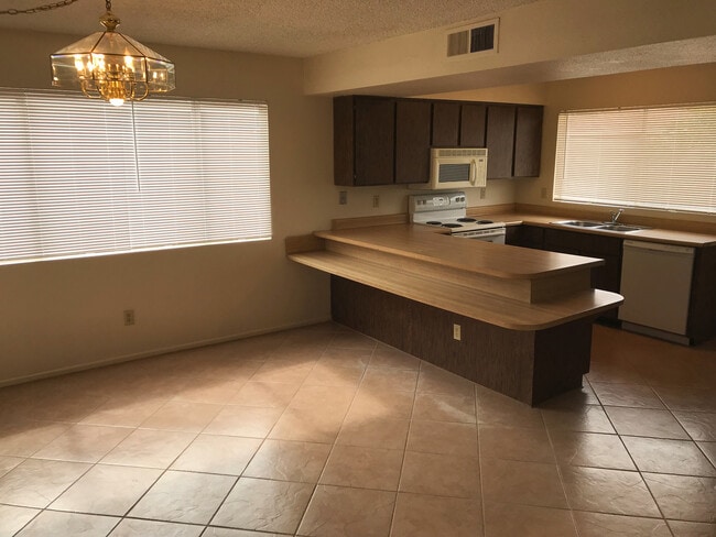 Building Photo - Mesa 3 Bed/ 2 Bath Single Story