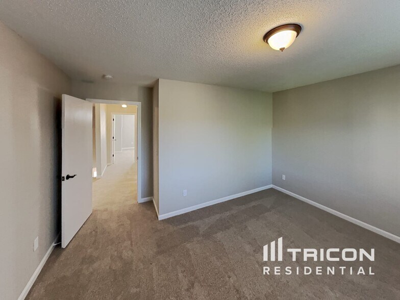 Building Photo - 5705 Waterpoint Dr