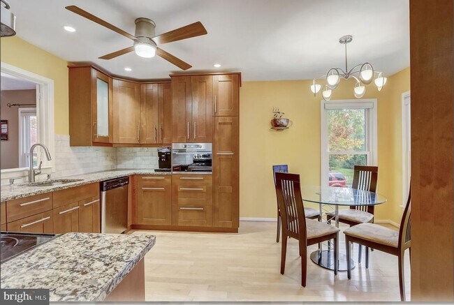 Building Photo - 909 Winchester Ct