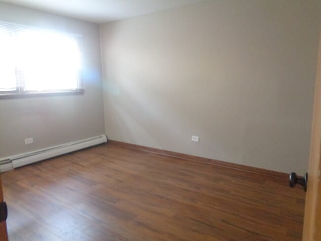 Building Photo - 10533 Parkside Ave