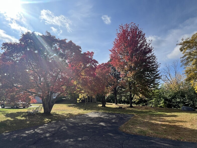 Building Photo - 4173 Sylvia Ln S