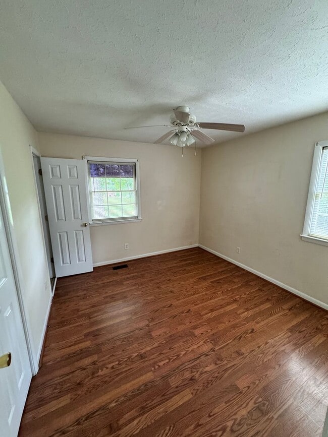 Building Photo - 3018 Delano Pl