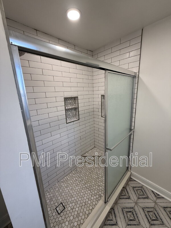 Building Photo - 15900 Beach Rd