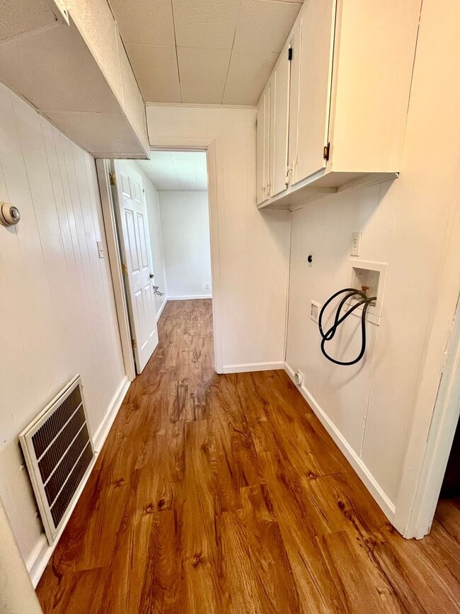 Building Photo - 1 Bed | 1 Bath | Duplex