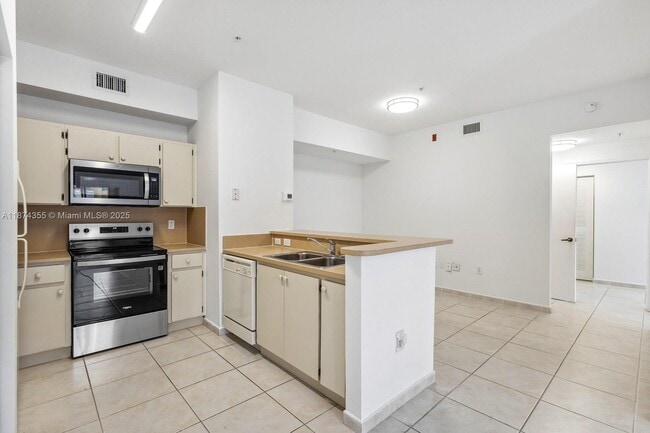 Building Photo - 7270 NW 114th Ave